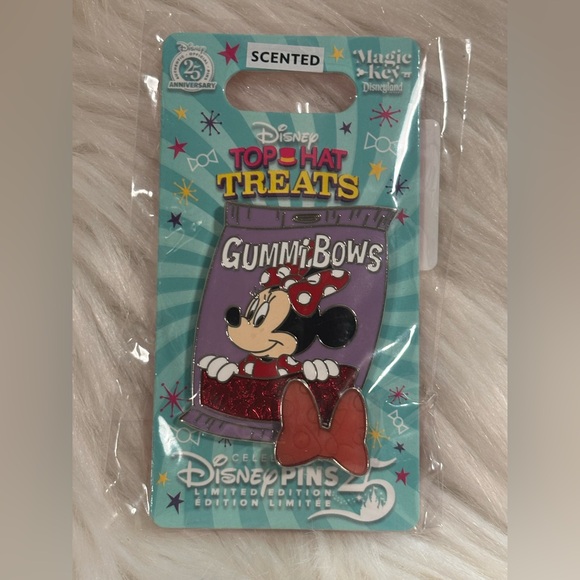 Disney Top Hat Treats Minnie Mouse Magic Key Scented Gummy Bows Pin LE 1500 - Picture 1 of 2